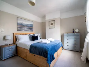 Holiday home with garden & fast internet - Image 3