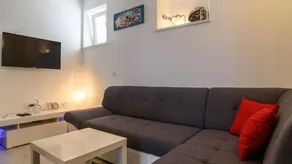 Holiday apartment with barbeque, terrace & hot tub - Image 2