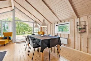 House with terrace, BBQ & hot tub - Image 4