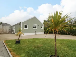 Cottage with jacuzzi, barbeque & garden - Image 2