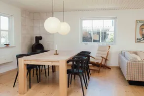 Modern holiday home with spa at Grenaa Beach - Image 4