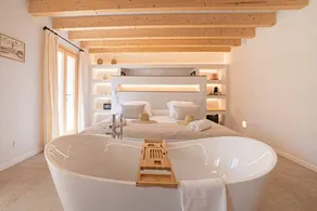 Room '201 - Junior Suite Con Balcón' with Sea View, Wi-Fi and Air Conditioning - Image 3