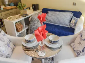 Family-oriented charming cottage with barbecue & garden | River view | Pet-friendly - Image 4
