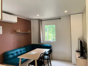 Mobile home with terrace, heated pool & garden - Image 3