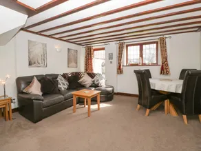 Family-friendly cottage with barbeque & garden - Image 5