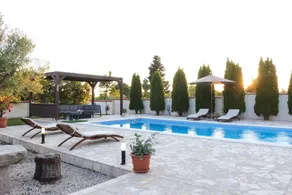 Fully equipped villa with terrace, garden & barbeque | Mountain view - Image 5