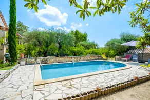 Family-oriented pleasant villa with barbeque, pool & garden | Mountain view - Image 2