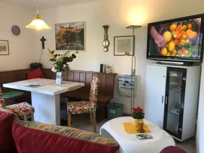 Apartment 'Bantles Parterre Ferienwohnung' with Private Terrace, Shared Garden and Wi-Fi - Image 2