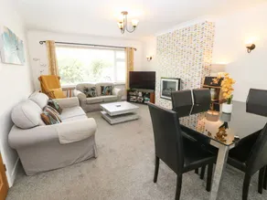 Child-friendly beautiful cottage with garden | Beach view | Pets allowed - Image 5