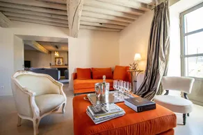 Holiday home with private pool, BBQ & garden - Image 4