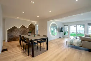 Cute Modern Style Beach Close Cottage in Leamington, Ontario - Image 2