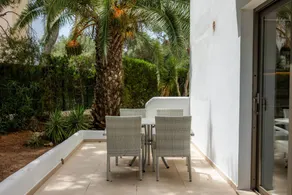Flat with terrace & pool | Garden view - Image 4