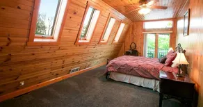 Romantic Forest Cabin with Amazing Private Deck and Spa in Ohio - Image 5