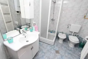 Dedicated room with BBQ & garden - Image 5