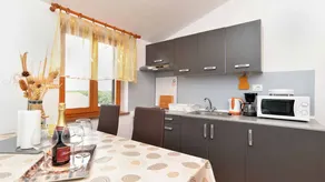 Holiday apartment with barbecue, garden & terrace - Image 3