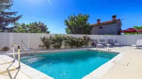 Flat with private pool, terrace & barbecue | Garden view - Image 5