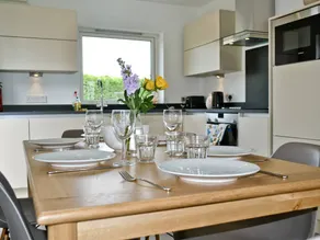 Family-friendly cottage with barbeque & garden - Image 4