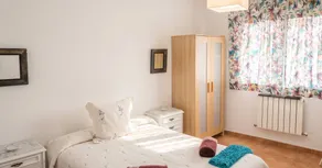 House with garden | Mountain view - Image 3