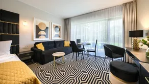 Apartment with terrace - Image 5