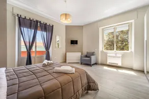 Holiday home with terrace | City view - Image 5