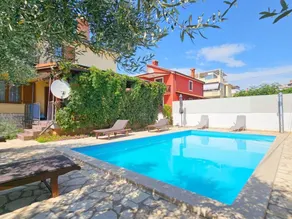 Holiday home with terrace, BBQ & garden - Image 2