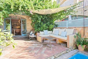 Maison avec terrasse, piscine privée et jardin | Vue ville - Image 4