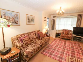 Family-friendly lovely cottage with garden - Image 3