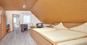 Private room with terrace & garden - Image 3