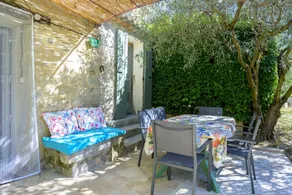 "La Glycine" Apartment with Mountain View, Wi-Fi, and Air Conditioning - Image 4