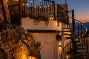Lovely villa with garden & terrace | Garden view - Image 5