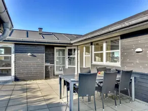 Family-oriented house with terrace | Sea view | Pet-friendly - Image 3