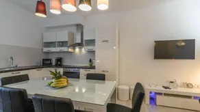 Holiday apartment with barbeque, terrace & hot tub - Image 3