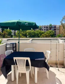 Flat with pool | City view - Image 4