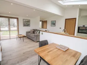 Cottage with sauna & garden - Image 4