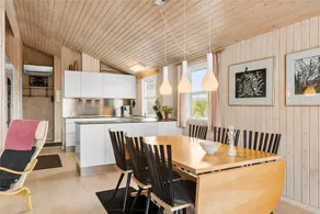 Holiday home with terrace, barbeque & jacuzzi - Image 3