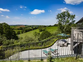 Cottage with garden, pool & terrace - Image 2