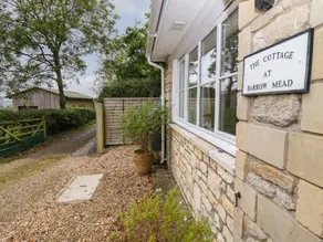 Cottage with garden - Image 2
