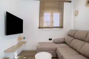 Flat | City view | Beach nearby | Perfect for remote work - Image 2