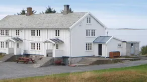 Holiday home with garden - Image 3