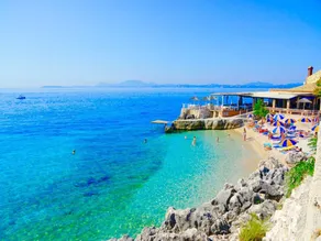 Vasilis Nissaki Luxury Holiday Home - Image 4