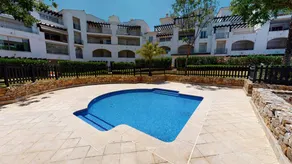 Appartamento con terrazza e piscina - Image 2