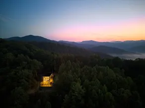 Telescopic 3BR mountain-view home in Marshall with 3 baths and king beds - Image 5