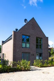 Grande maison adaptée aux familles avec jardin, barbecue et internet haut débit | Vue jardin | Adaptée au travail à distance - Image 3