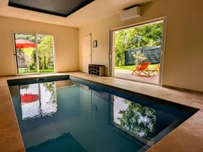 Cottage with jacuzzi, private pool & sauna - Image 2