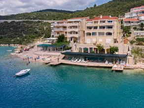 Flat with terrace & barbeque | Beach view - Image 4