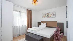 Apartment with terrace & garden - Image 5