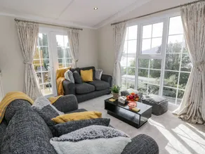 Cottage with garden - Image 3
