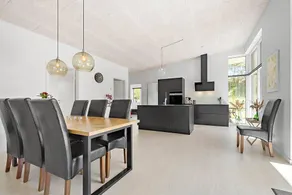 House with jacuzzi, BBQ & sauna - Image 3