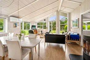 Fully equipped lovely holiday home with terrace, sauna & hot tub - Image 4