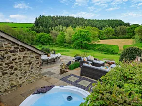 Fully equipped cottage with jacuzzi | Pet-friendly - Image 2